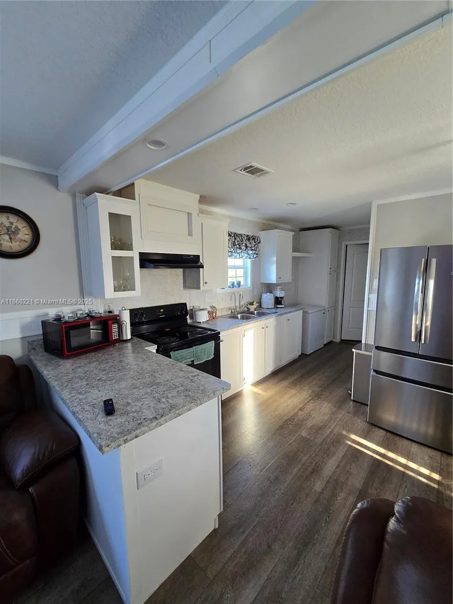 580 N Olivo