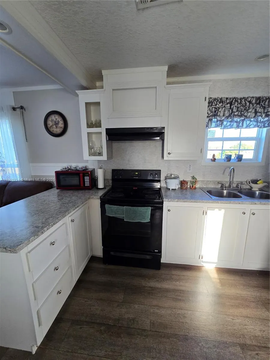 580 N Olivo