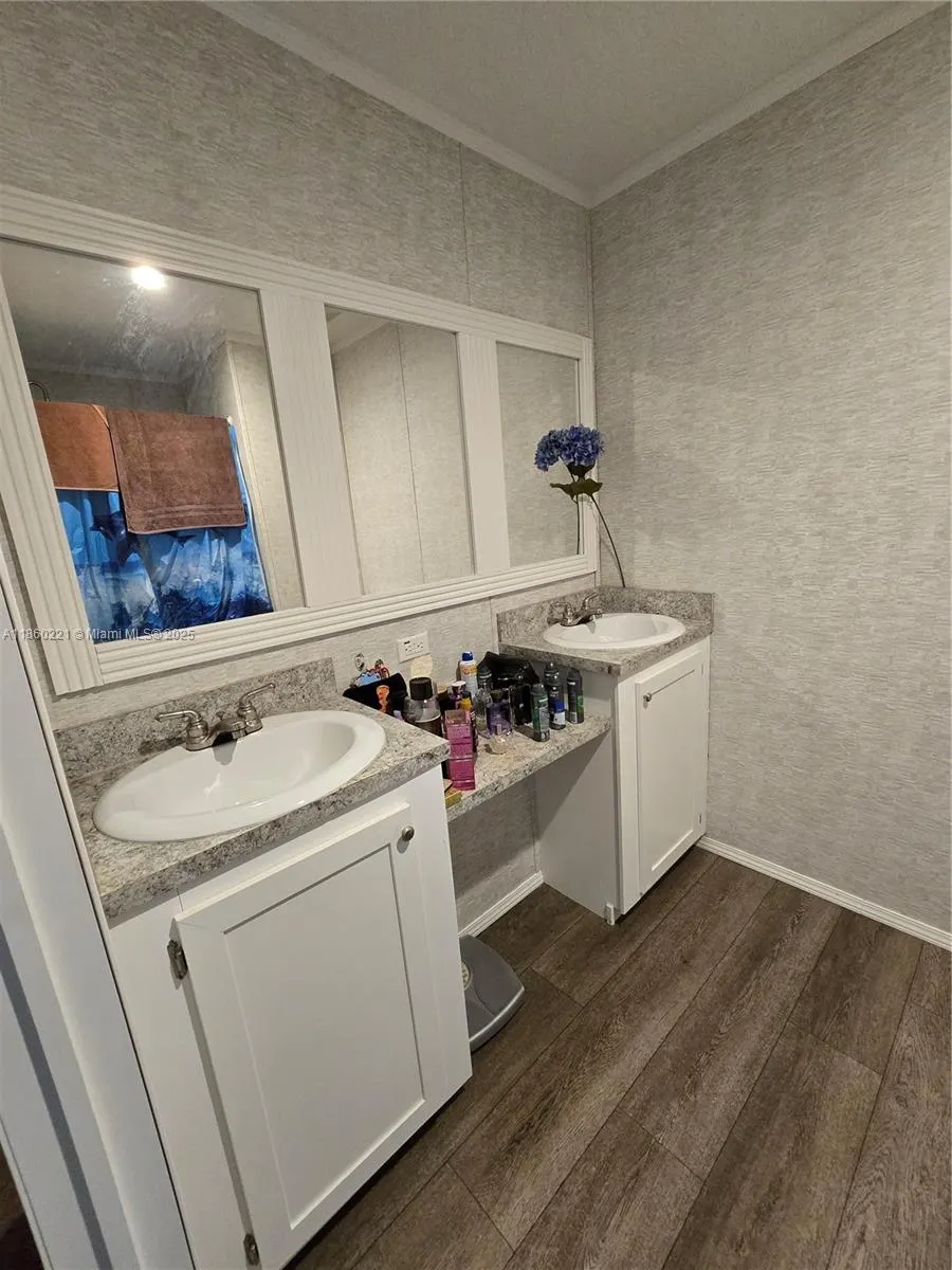 580 N Olivo