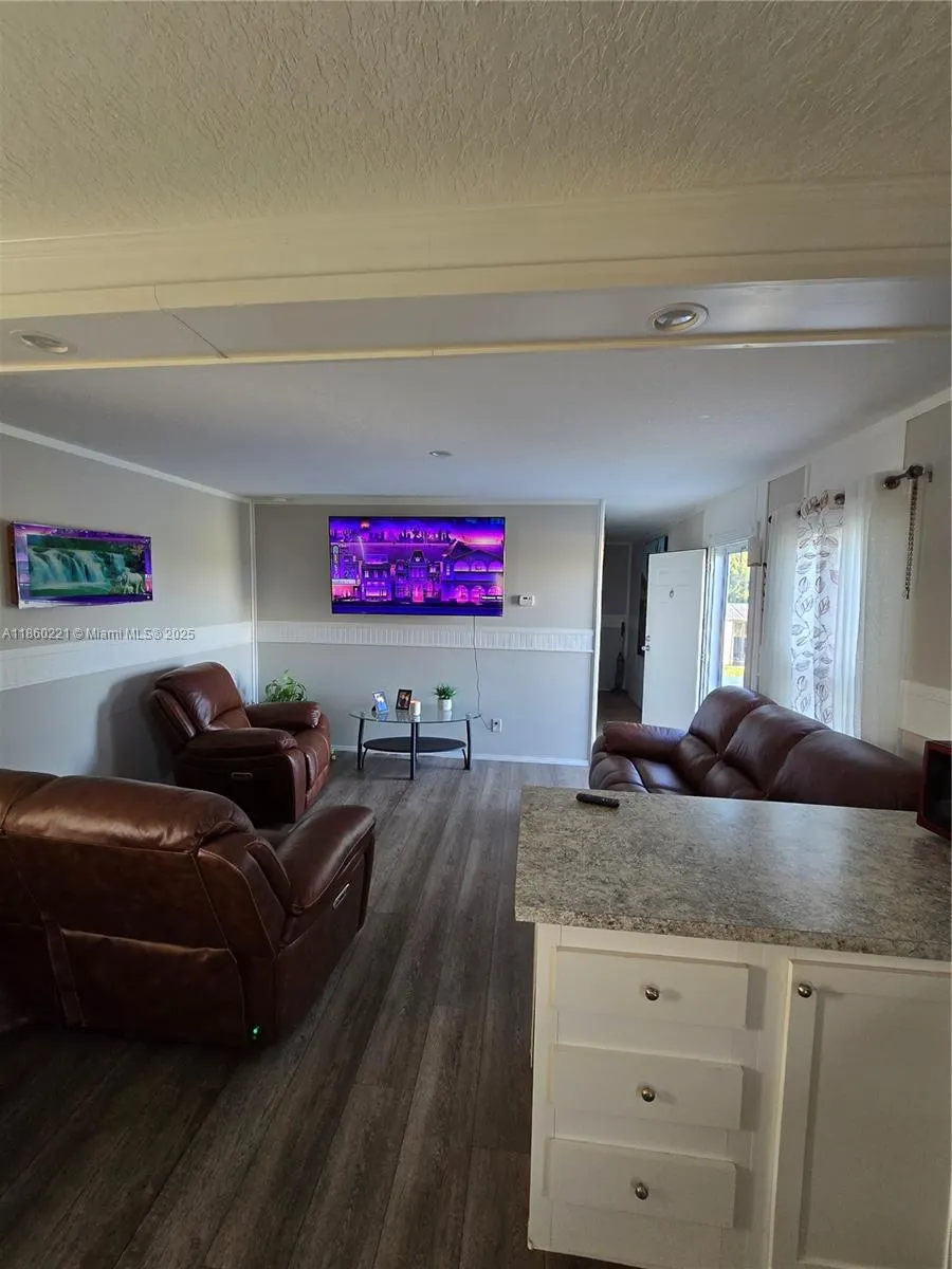 580 N Olivo