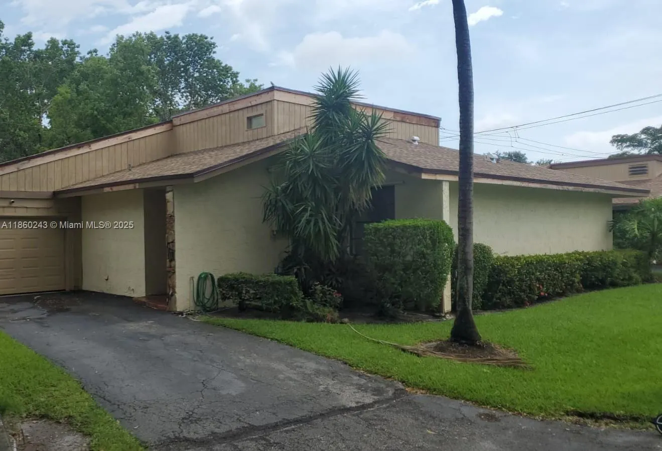 8091 Royal Palm Cir, #65