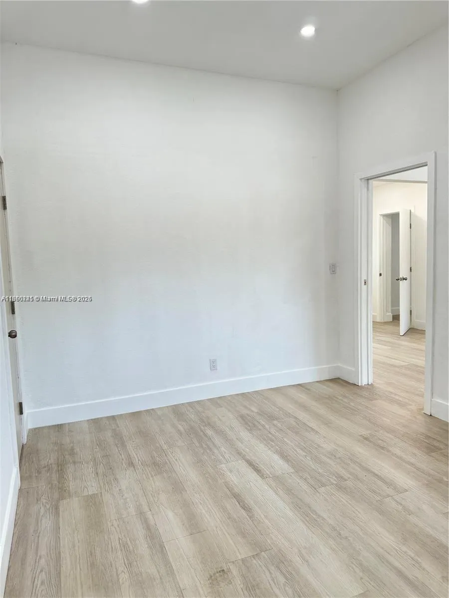 693 NE 80th St, #695