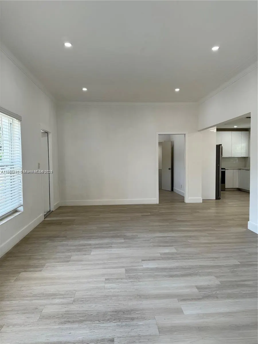 693 NE 80th St, #695