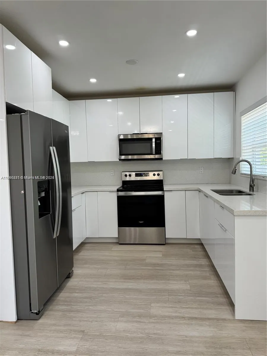 693 NE 80th St, #695