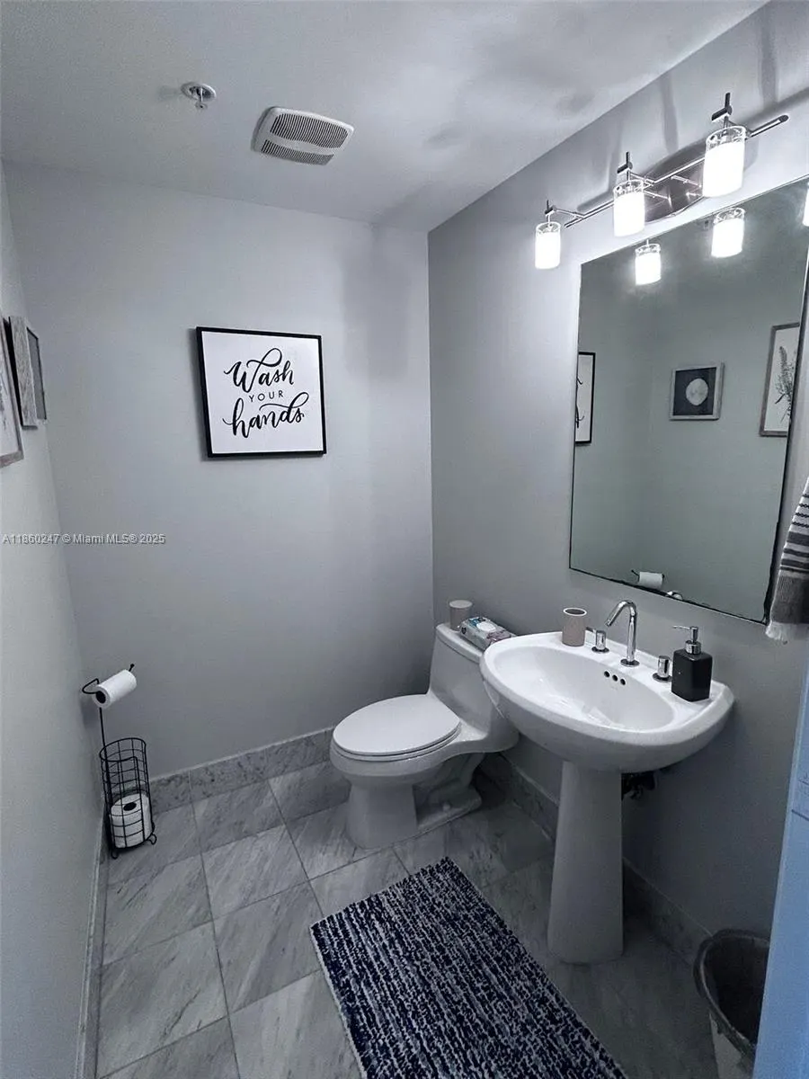 244 Biscayne Blvd, #440