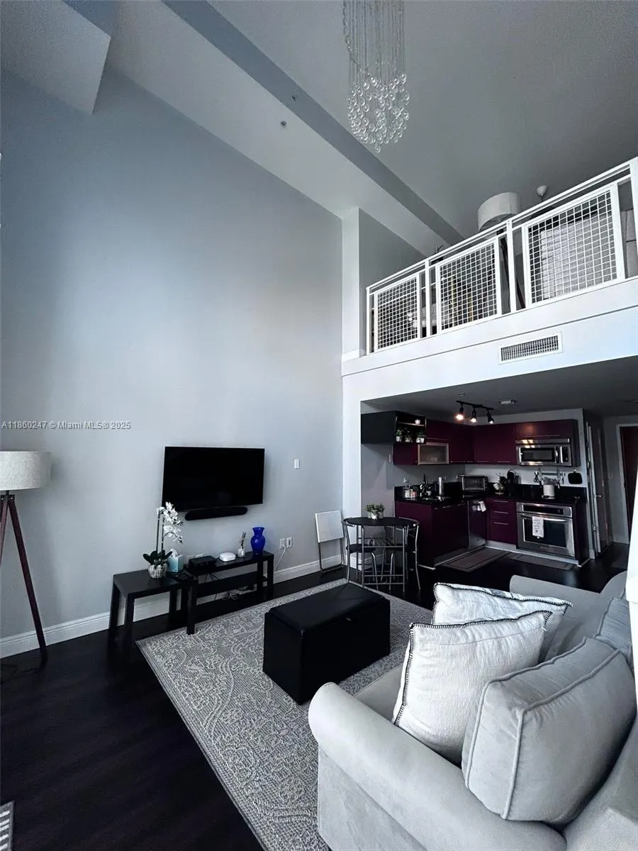244 Biscayne Blvd, #440
