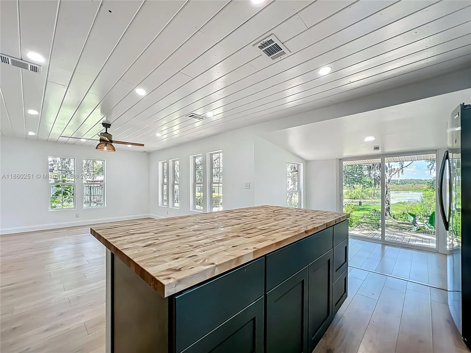 8781 S LAKESHORE DR FLORAL CITY