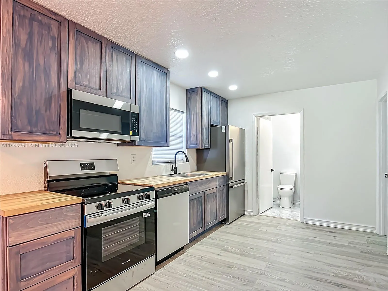 8781 S LAKESHORE DR FLORAL CITY