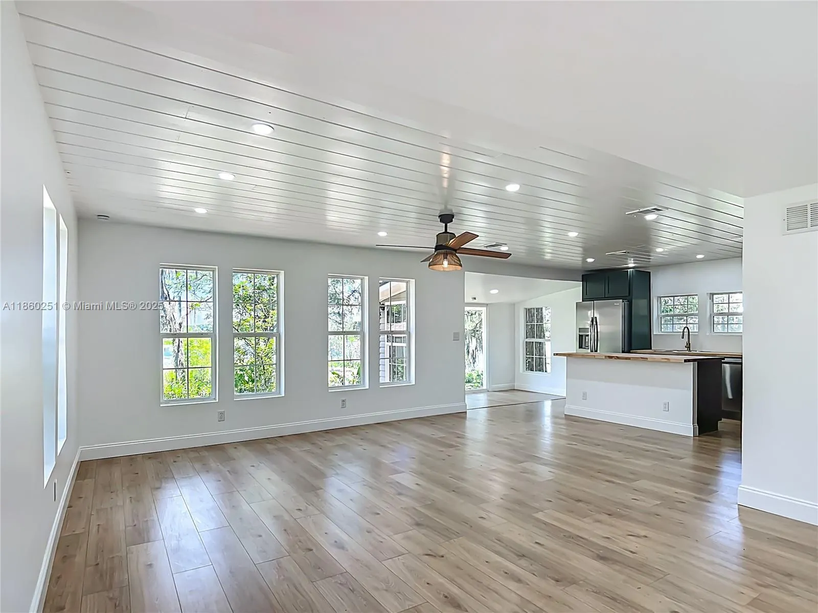 8781 S LAKESHORE DR FLORAL CITY