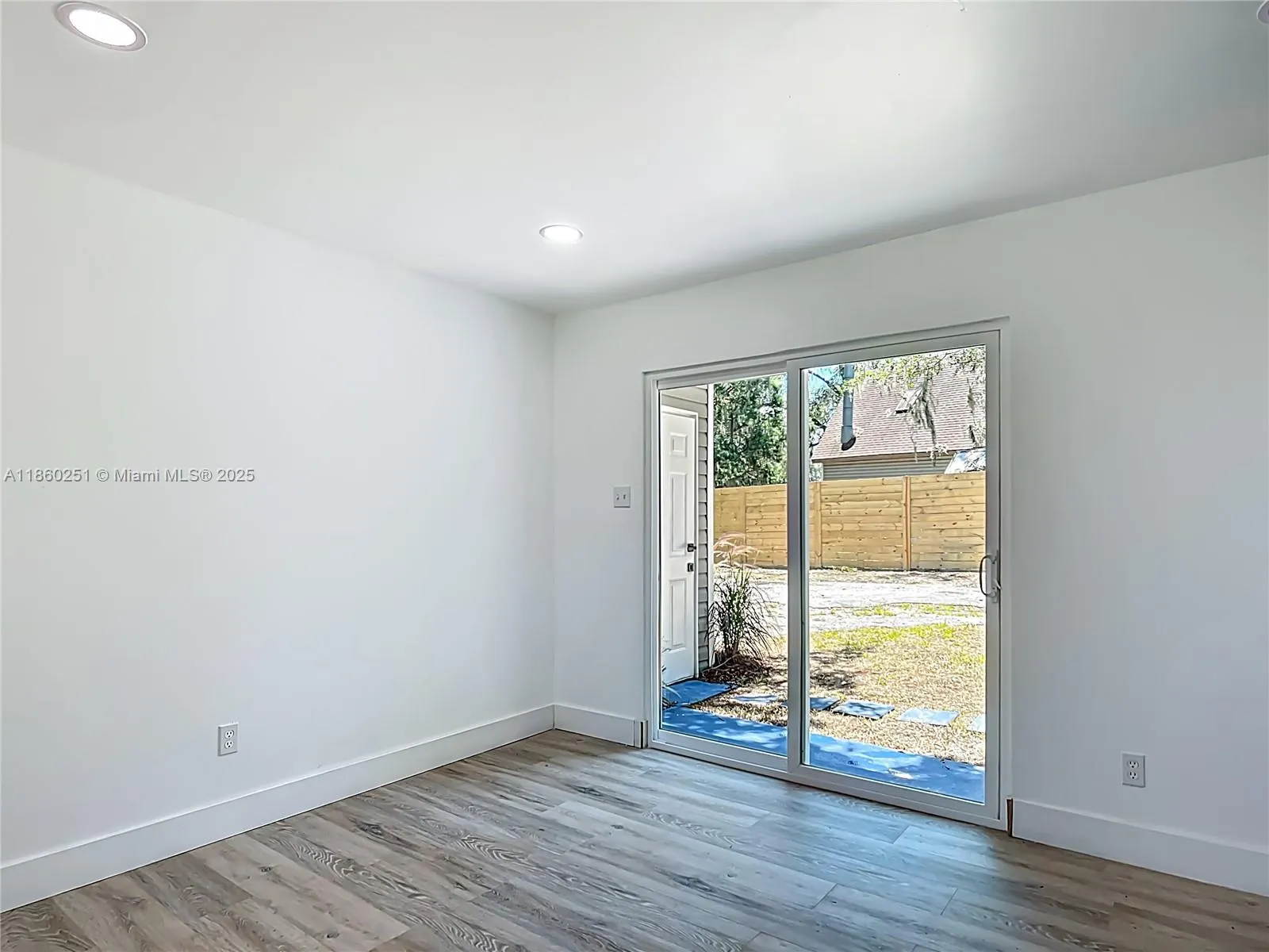 8781 S LAKESHORE DR FLORAL CITY