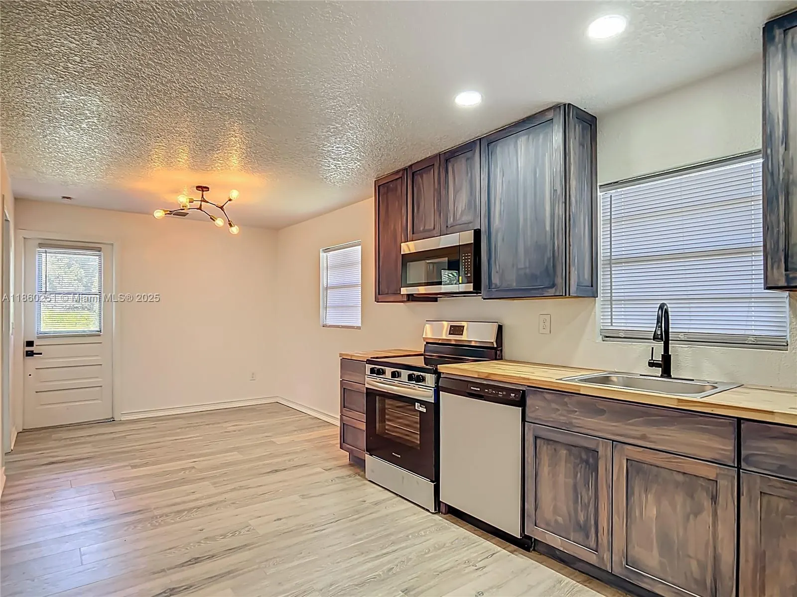 8781 S LAKESHORE DR FLORAL CITY