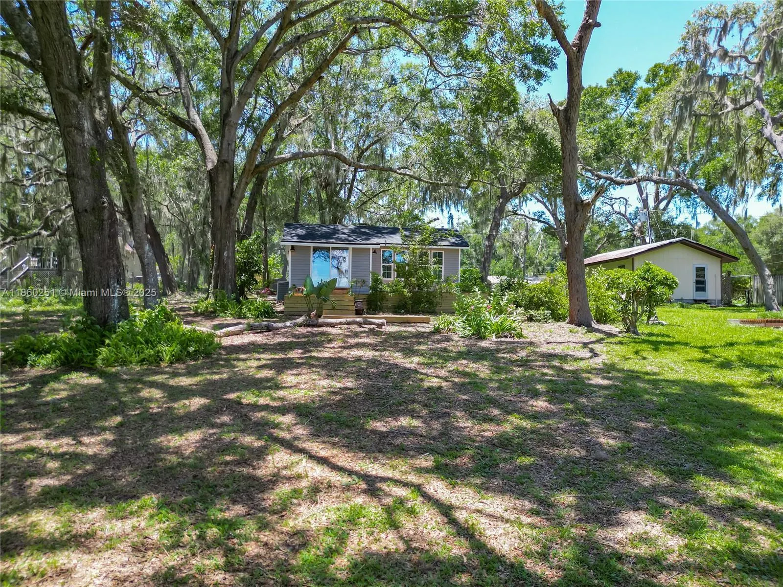 8781 S LAKESHORE DR FLORAL CITY