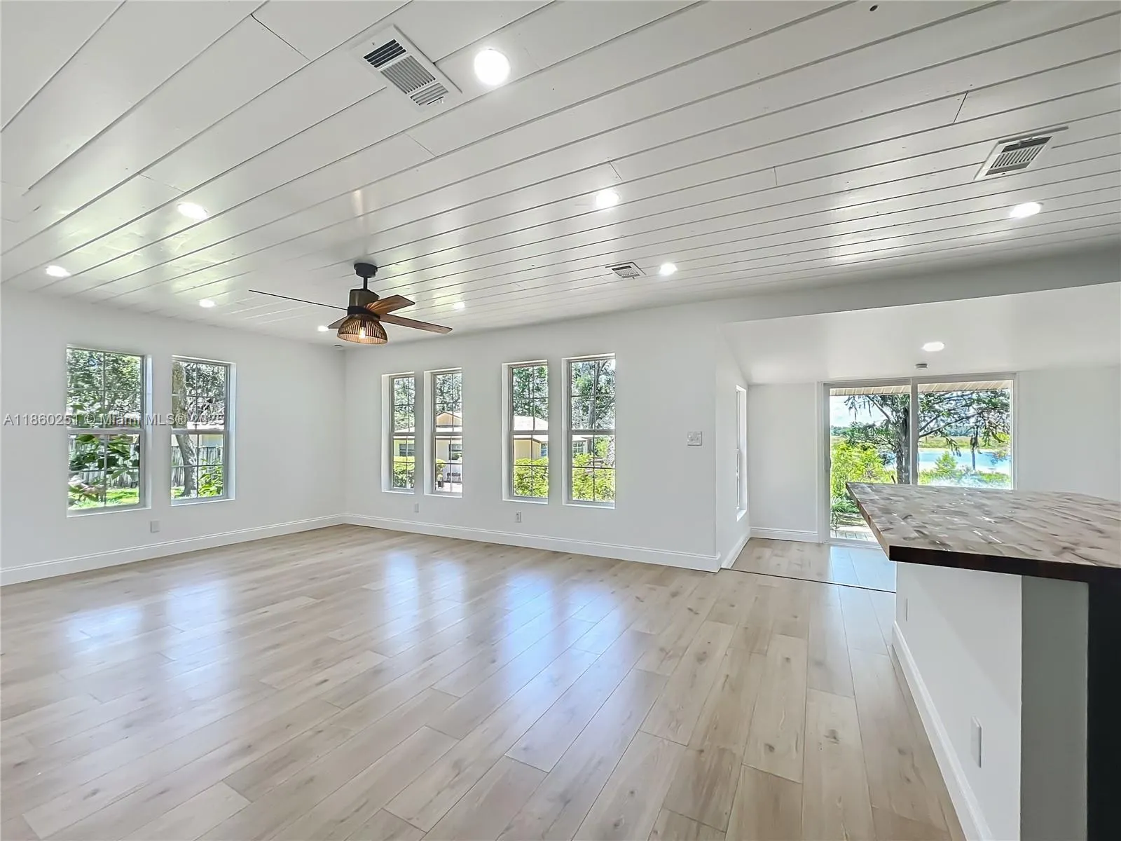 8781 S LAKESHORE DR FLORAL CITY