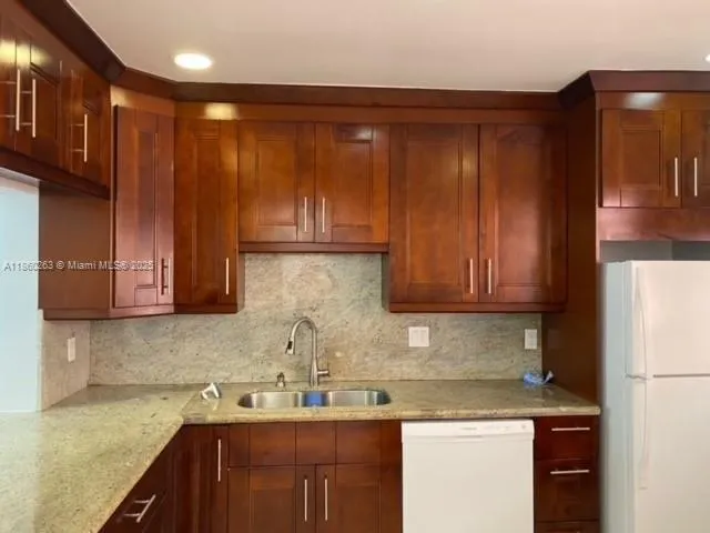 215 SE 3rd Ave, #305A