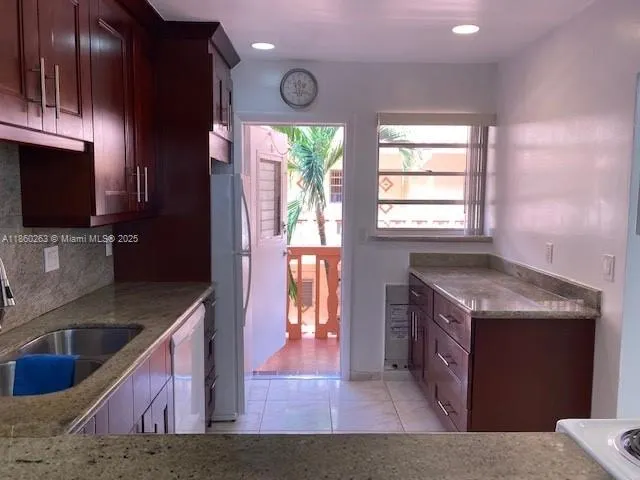215 SE 3rd Ave, #305A