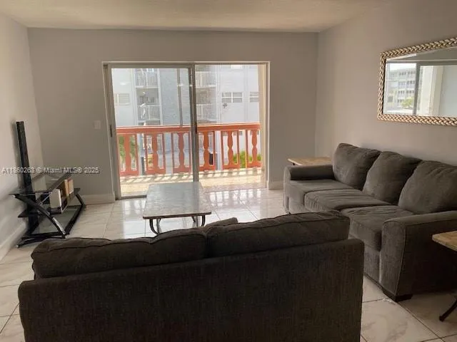 215 SE 3rd Ave, #305A