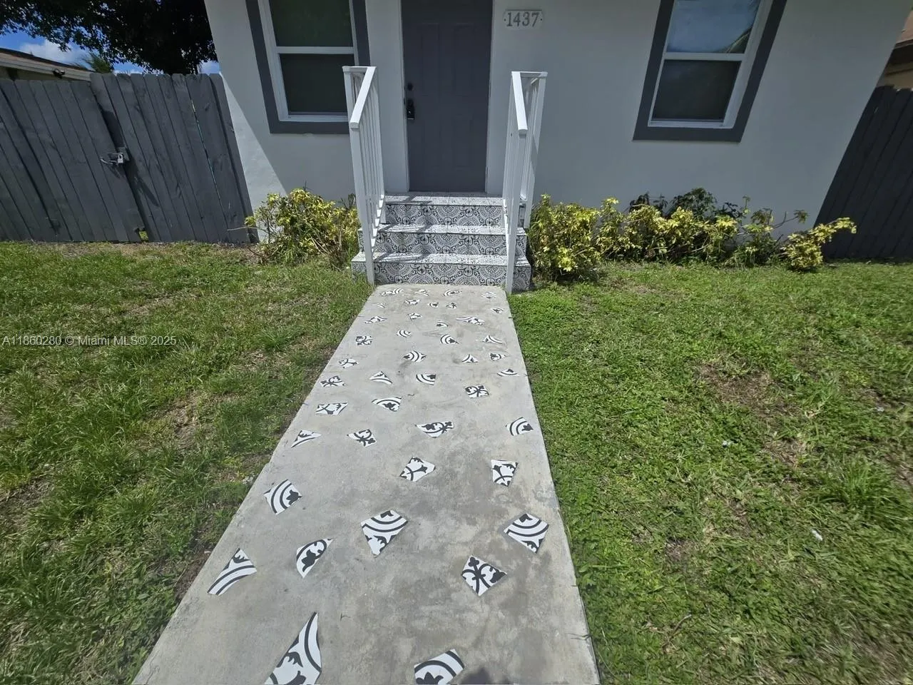 1437 NW 70th St