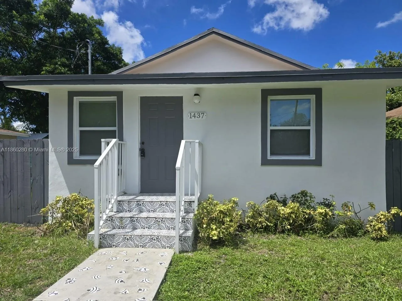 1437 NW 70th St