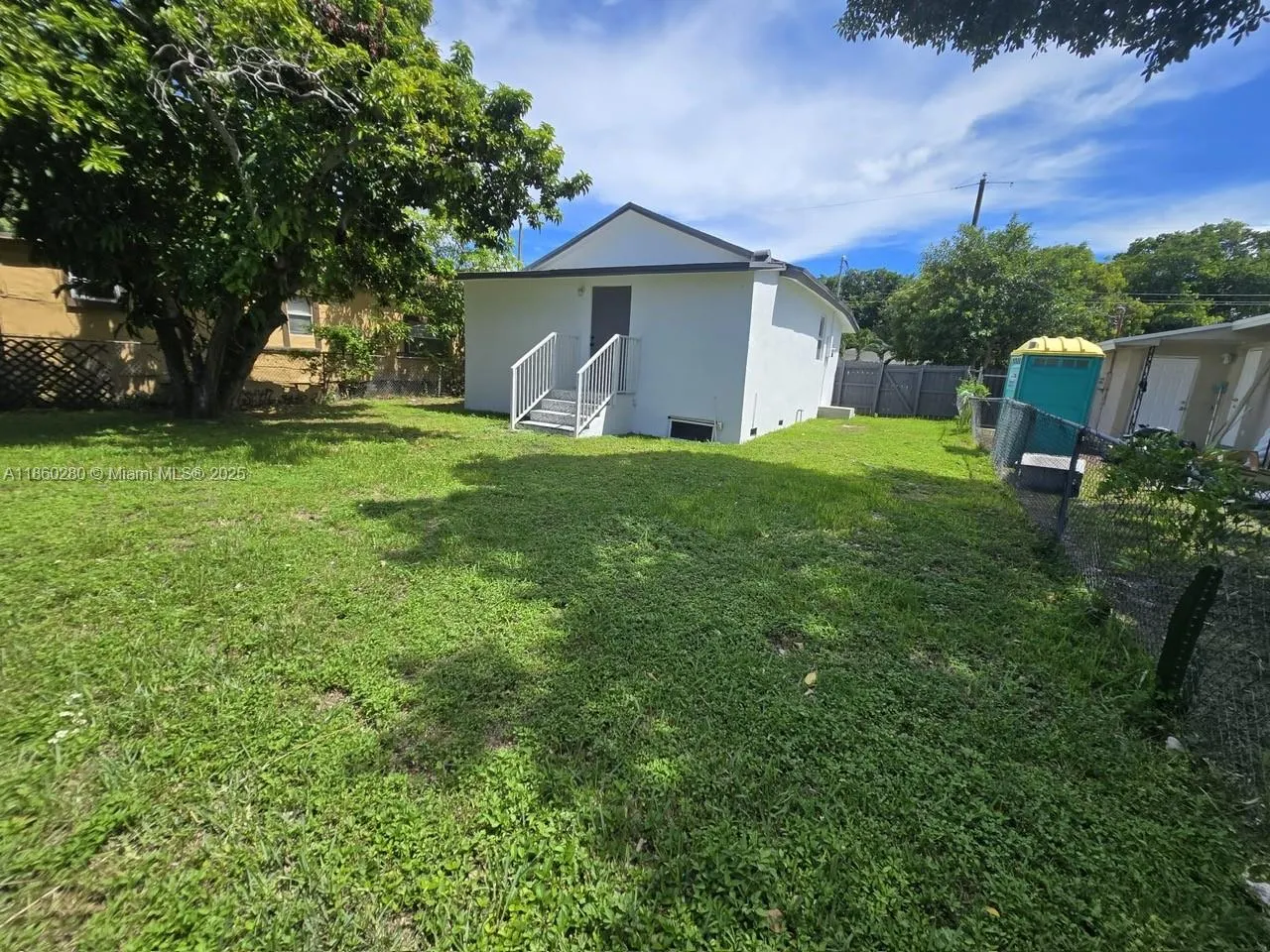 1437 NW 70th St