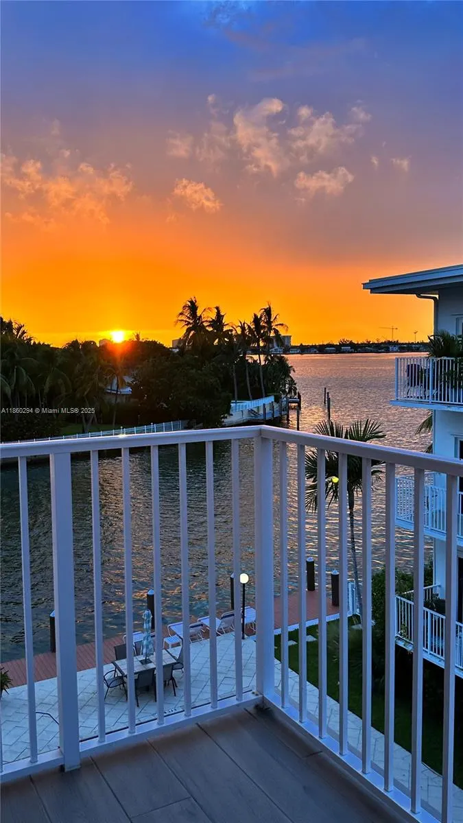 10250 W Bay Harbor Dr, #4B