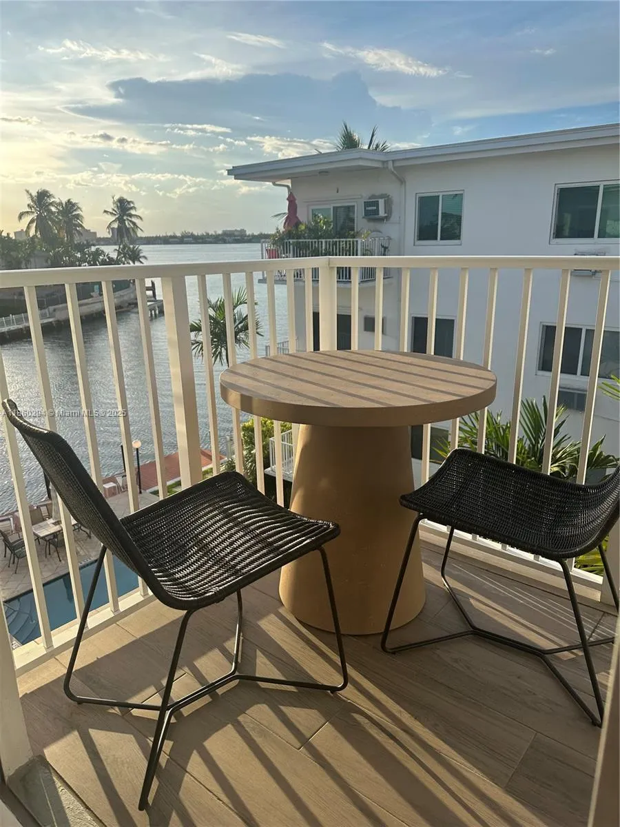 10250 W Bay Harbor Dr, #4B