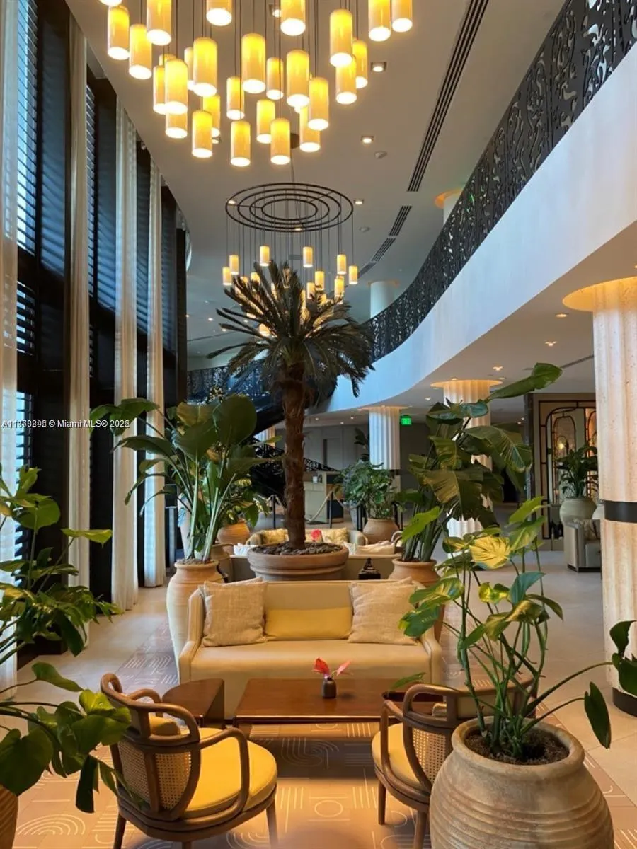 1100 West Ave, #1402