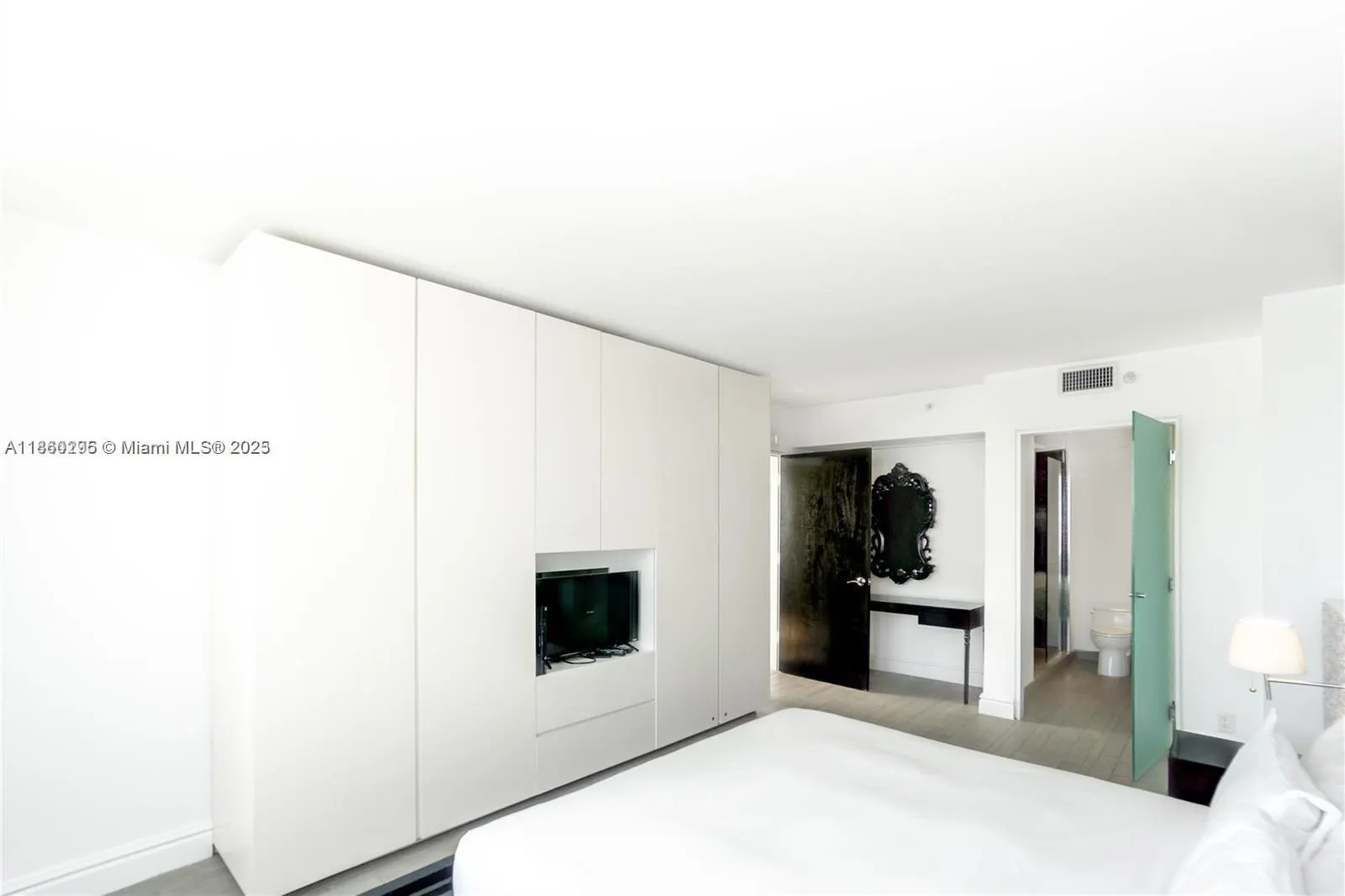 1100 West Ave, #1402