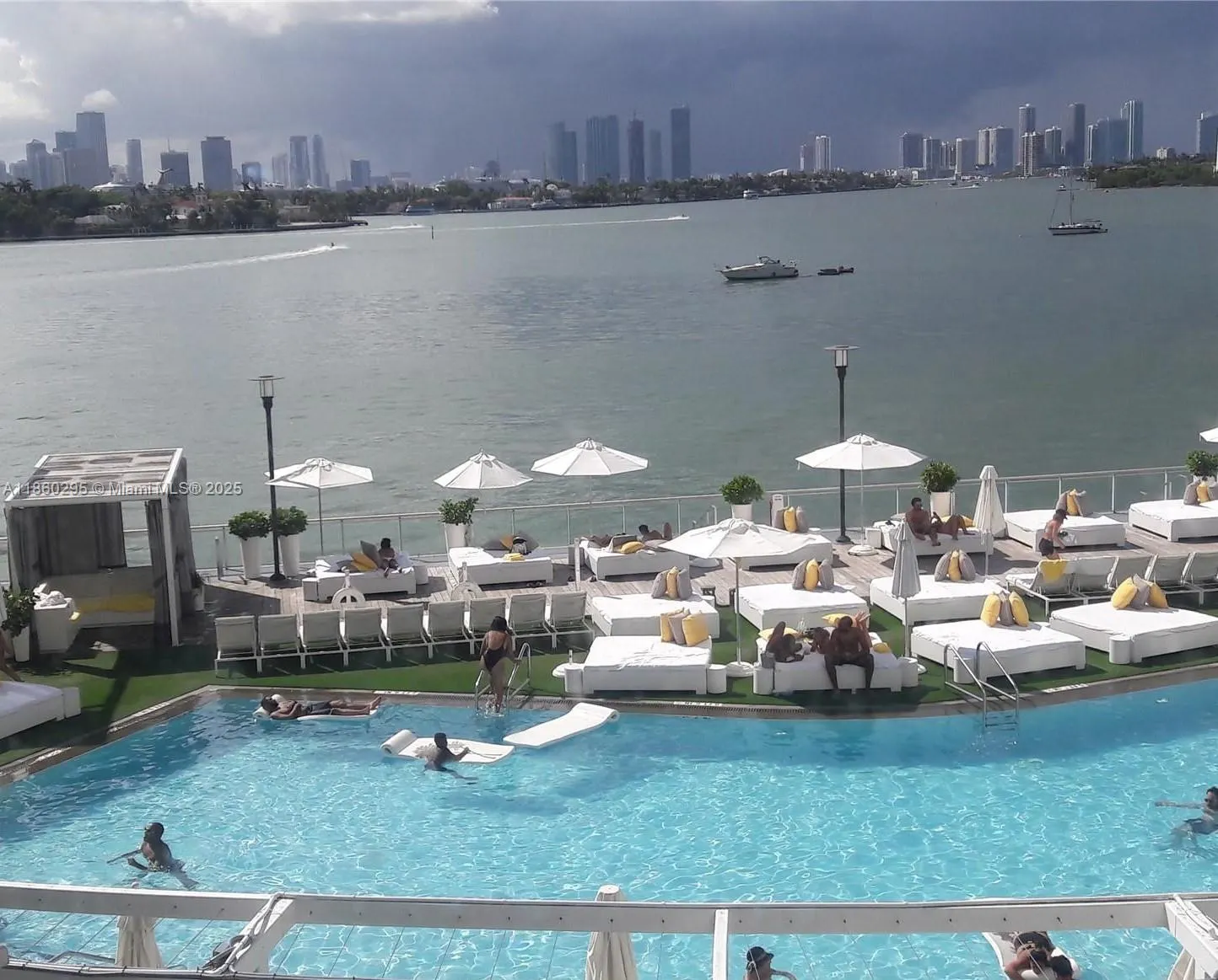 1100 West Ave, #1402