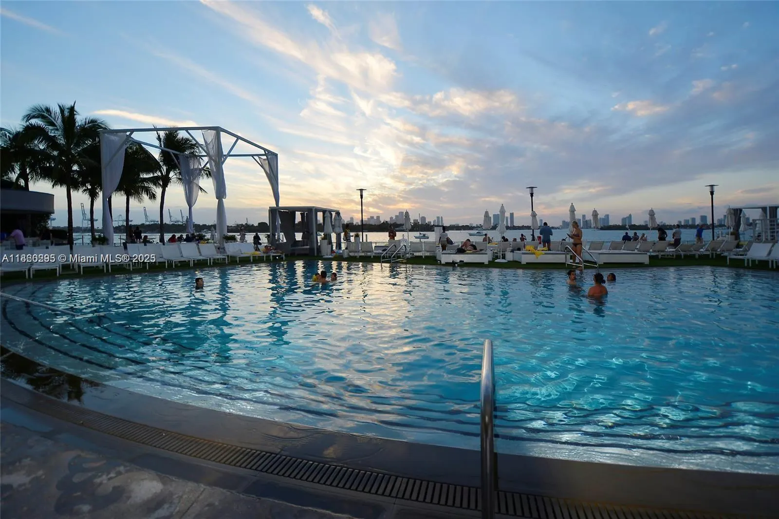 1100 West Ave, #1402