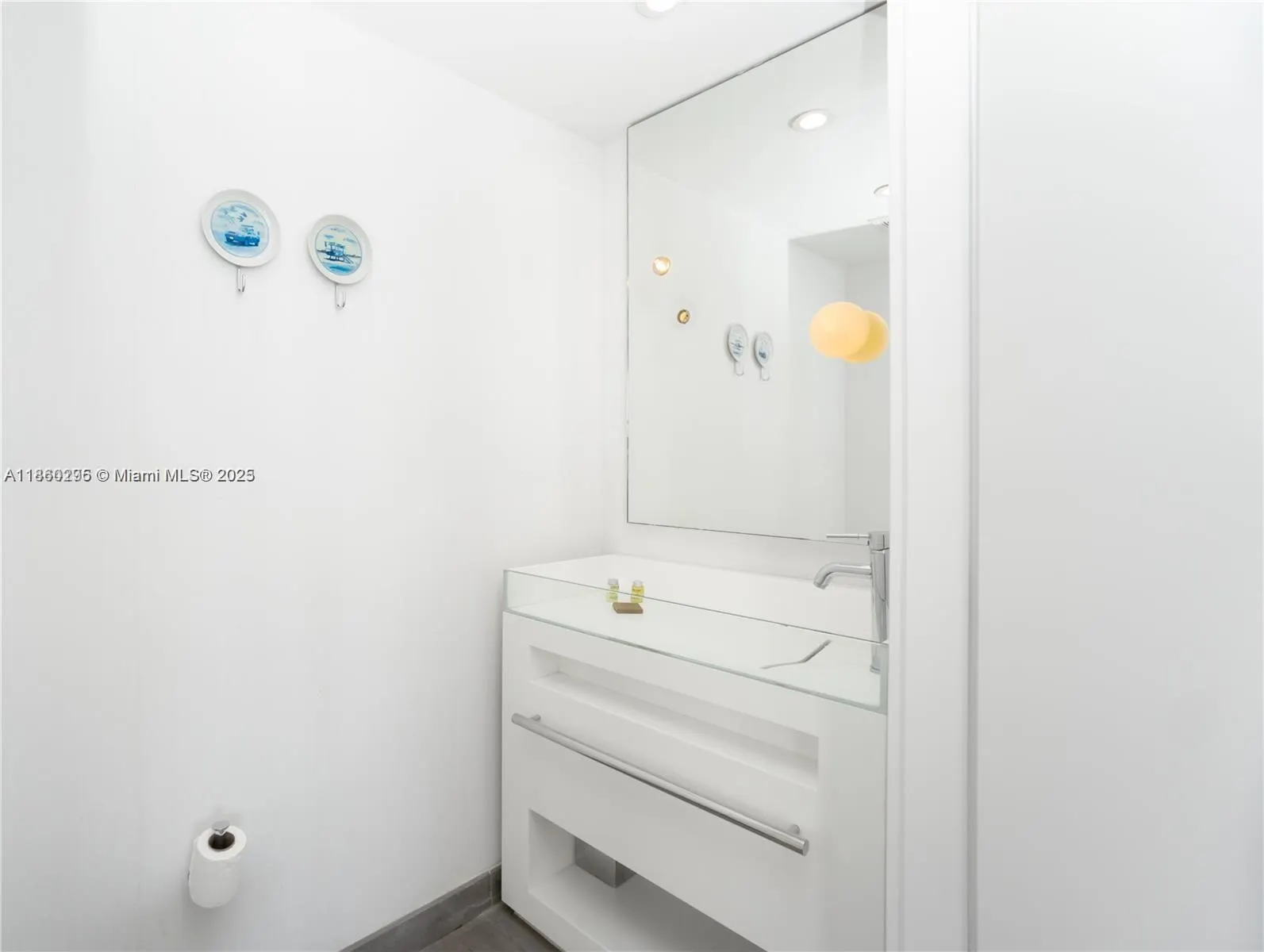 1100 West Ave, #1402