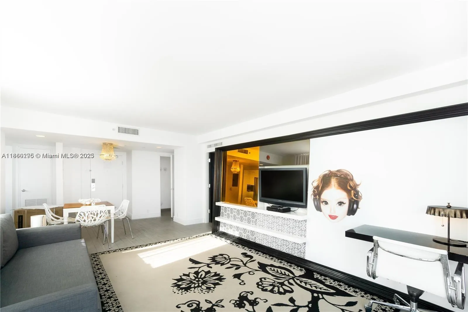 1100 West Ave, #1402