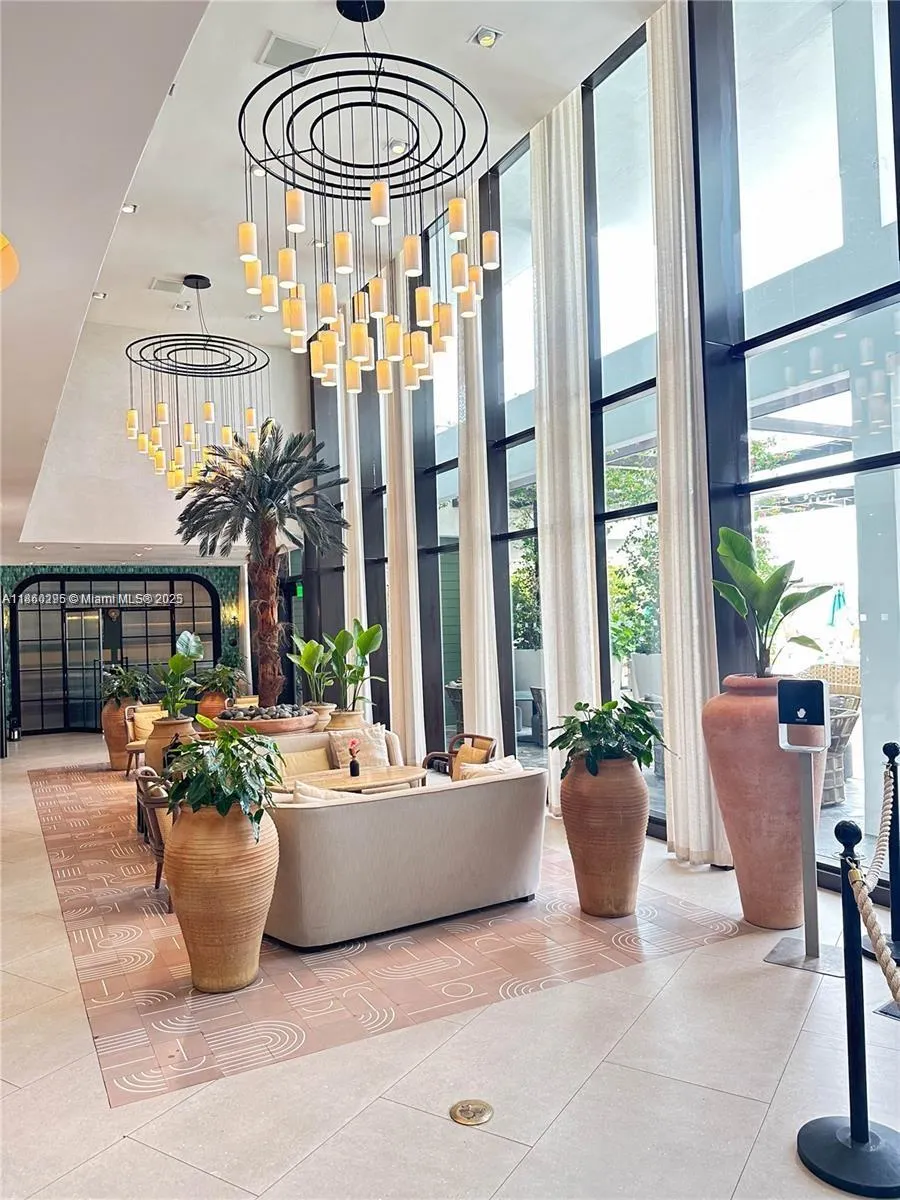 1100 West Ave, #1402