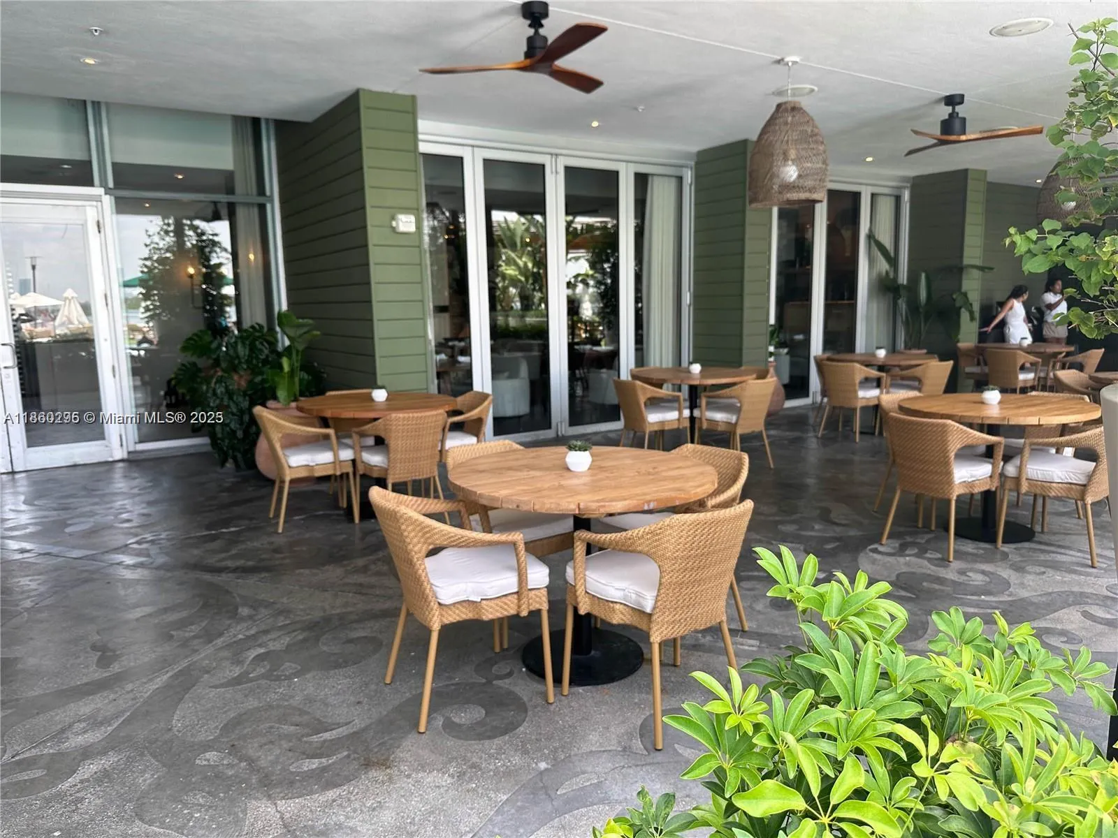 1100 West Ave, #1402
