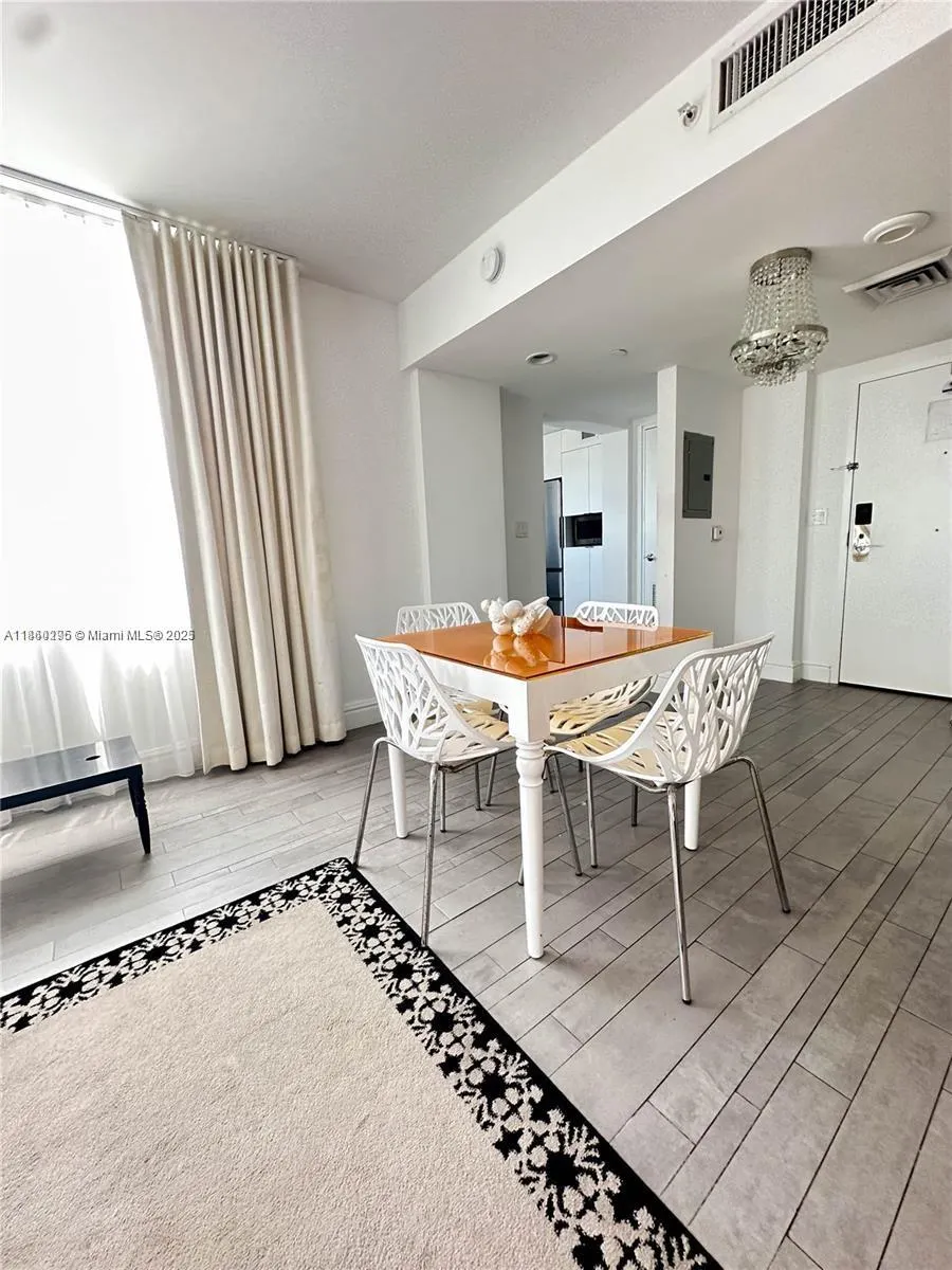 1100 West Ave, #1402