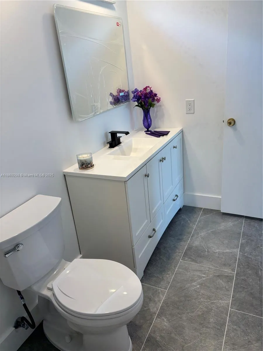 11001 N Lakeview Dr, #11001