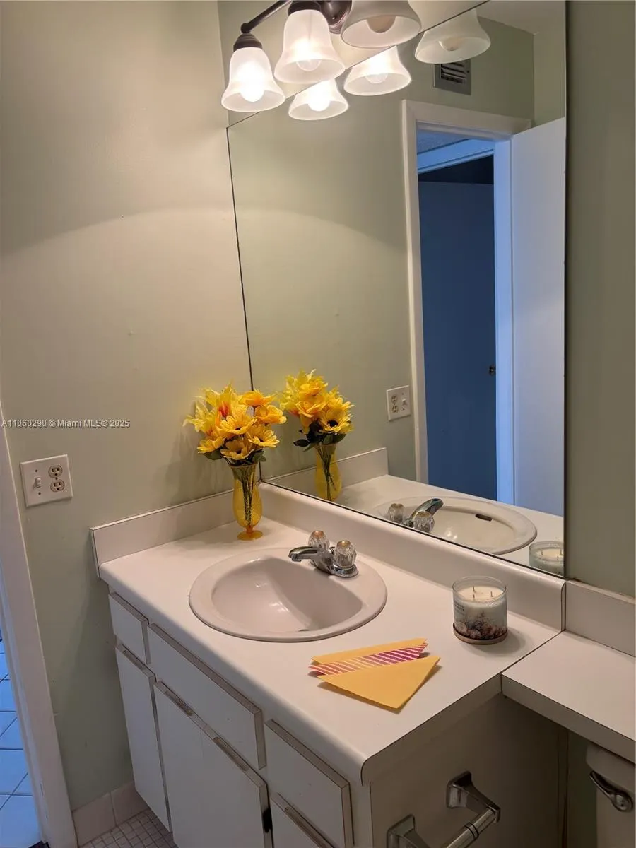 11001 N Lakeview Dr, #11001
