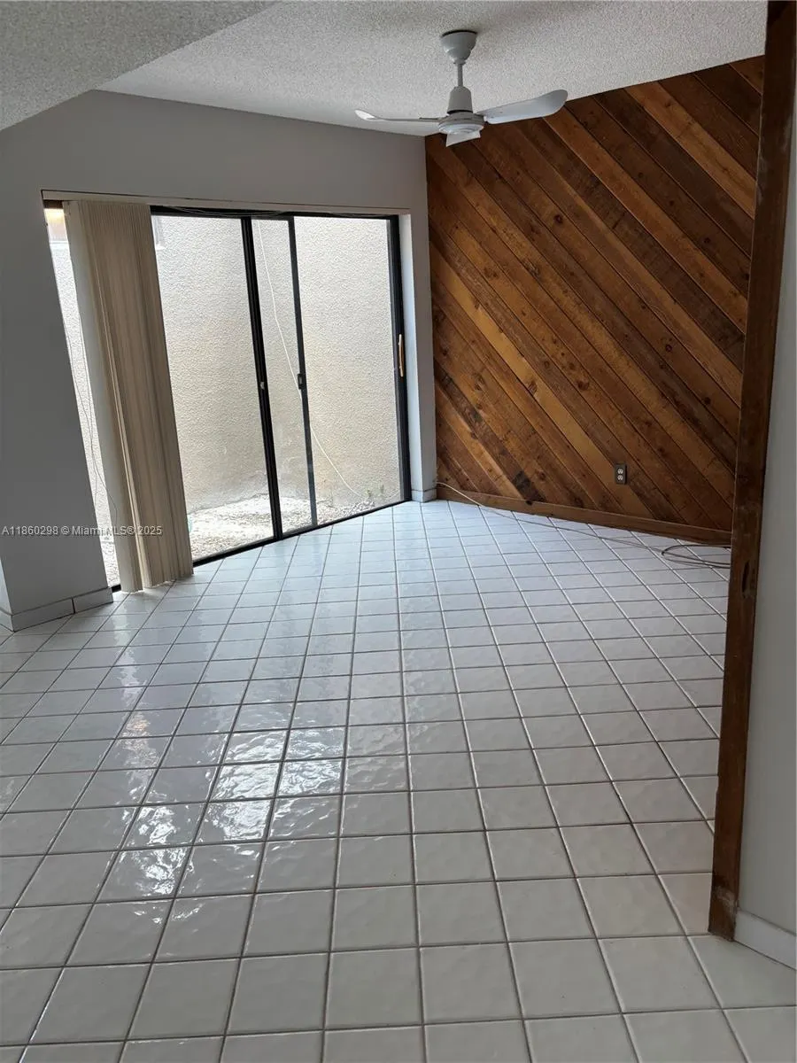 11001 N Lakeview Dr, #11001