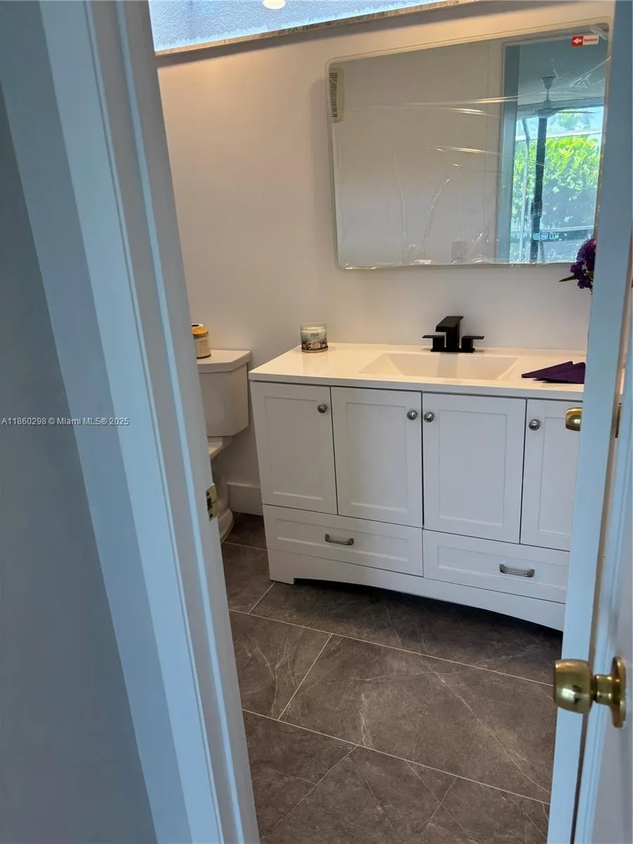 11001 N Lakeview Dr, #11001