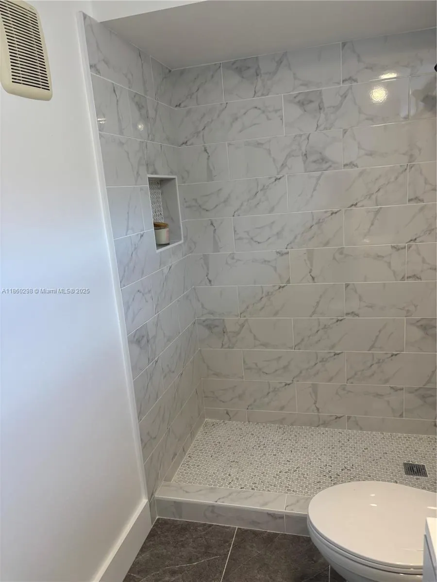 11001 N Lakeview Dr, #11001