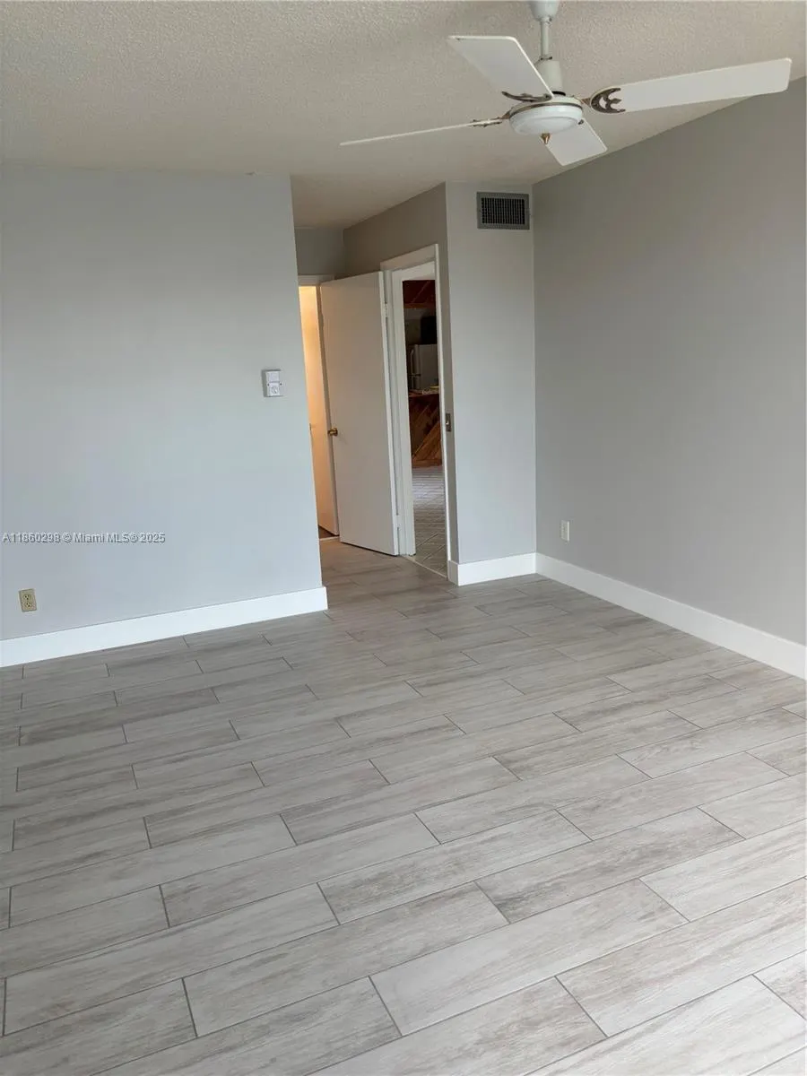11001 N Lakeview Dr, #11001