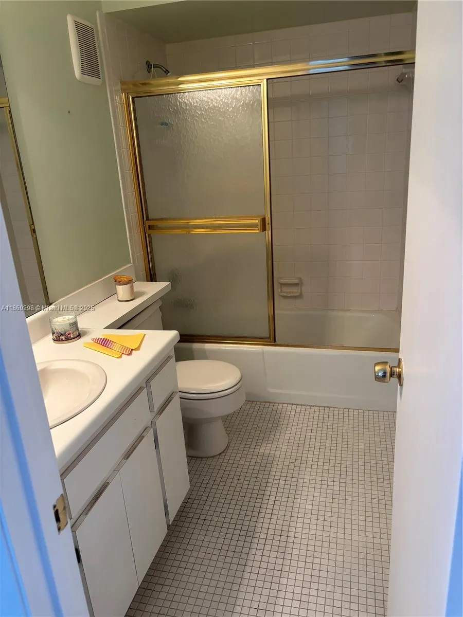 11001 N Lakeview Dr, #11001