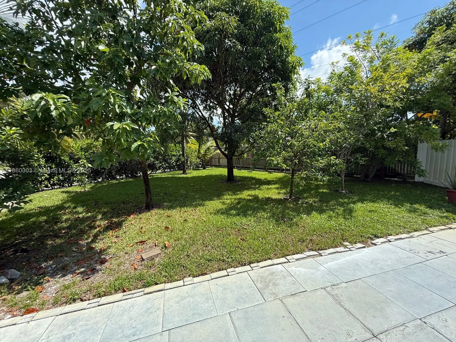 600 NE 44th St, #A