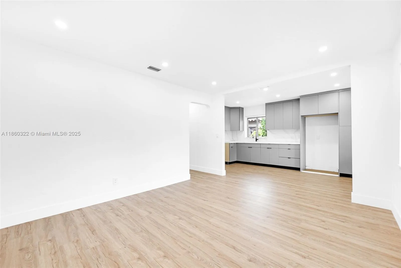 82 NE 117th St