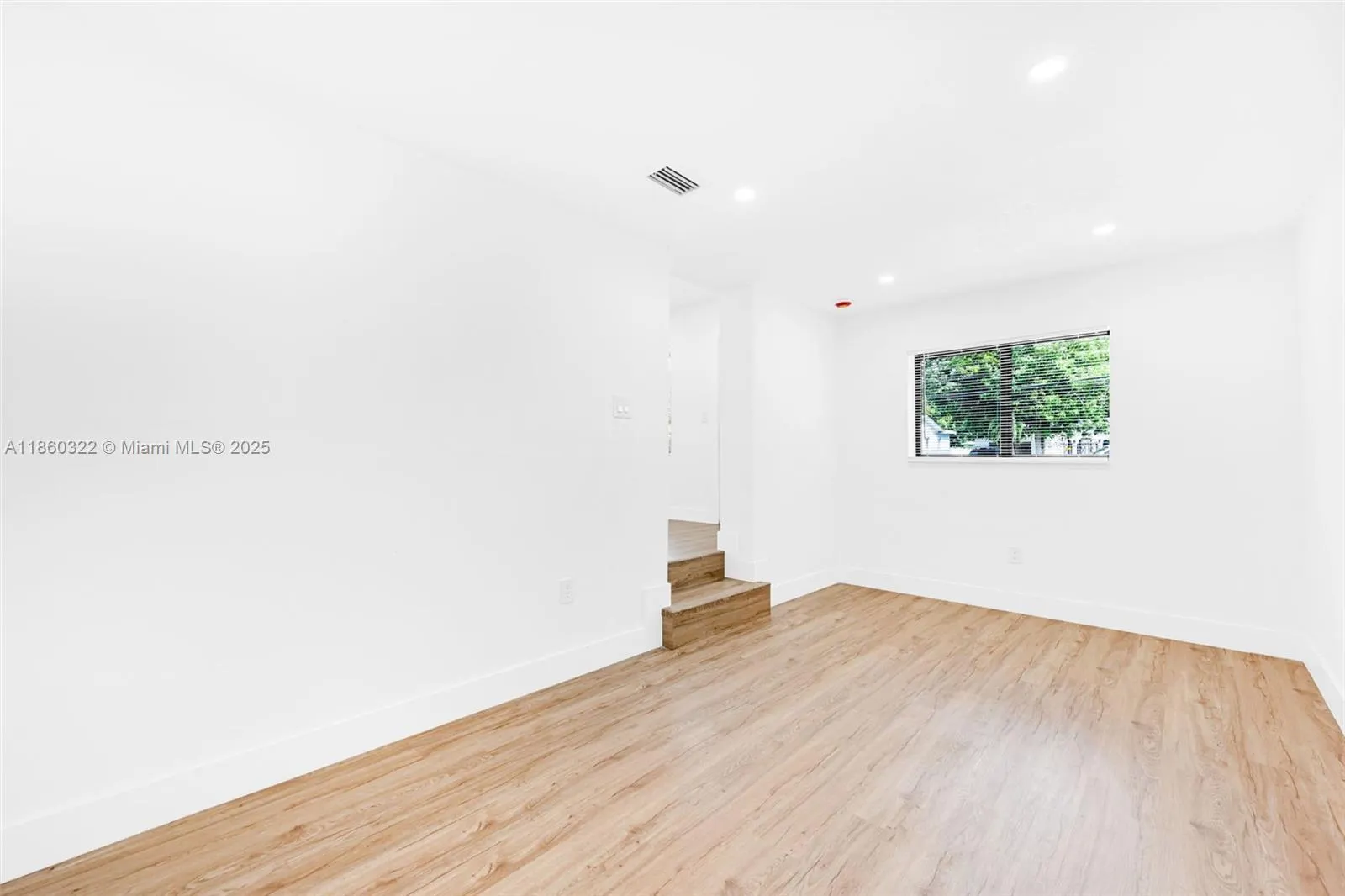 82 NE 117th St