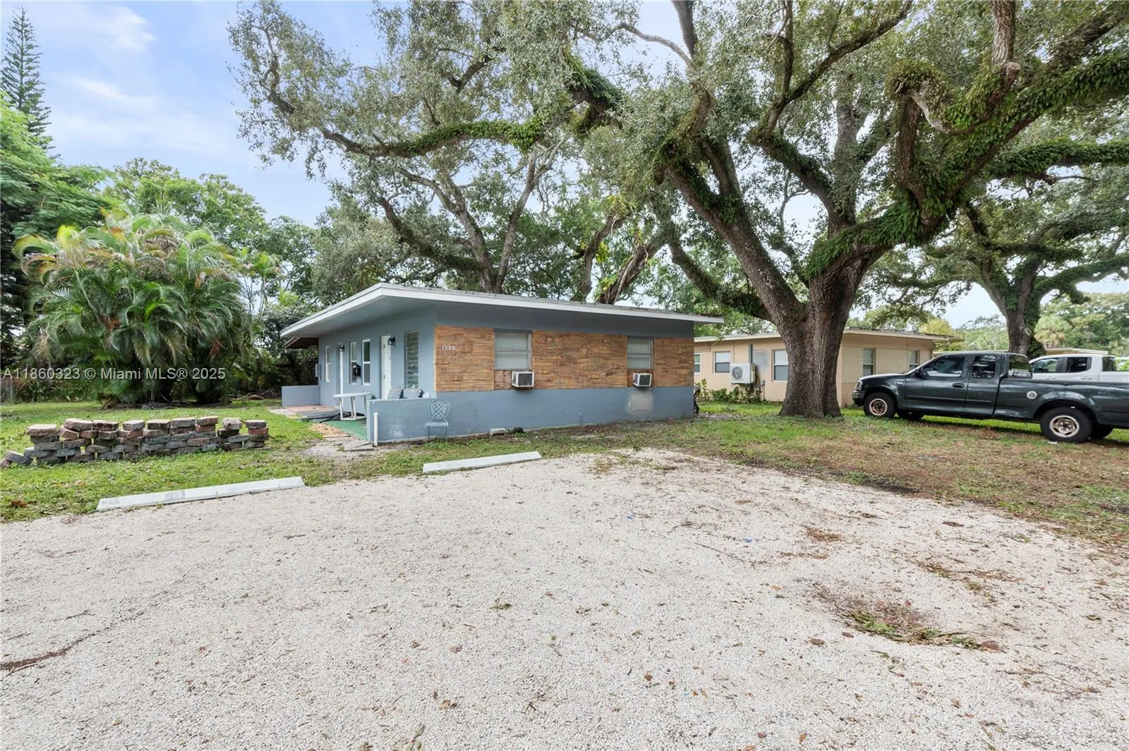 1040 SW 28th St, #4
