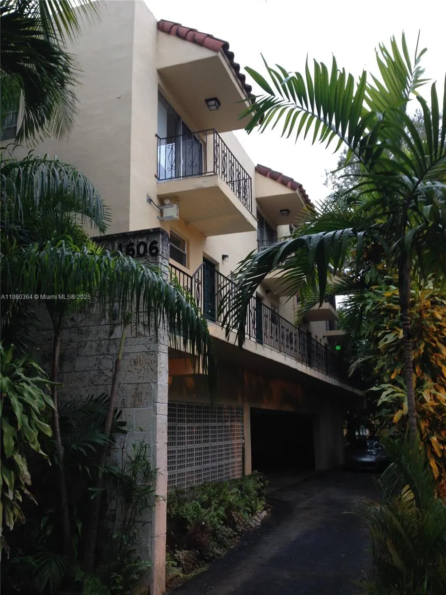 1606 SALZEDO ST, #3