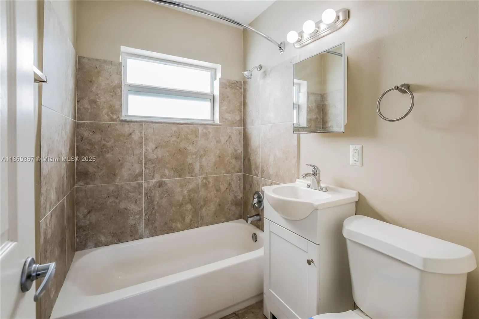 2517 NE 12th Ter