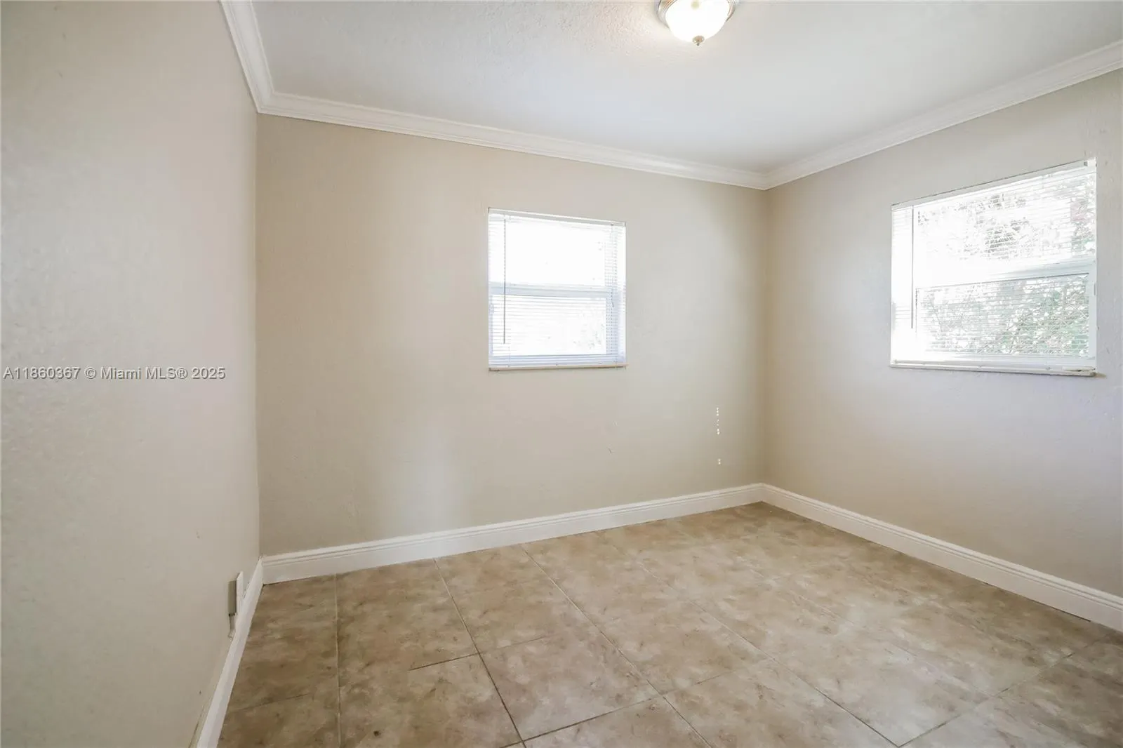 2517 NE 12th Ter