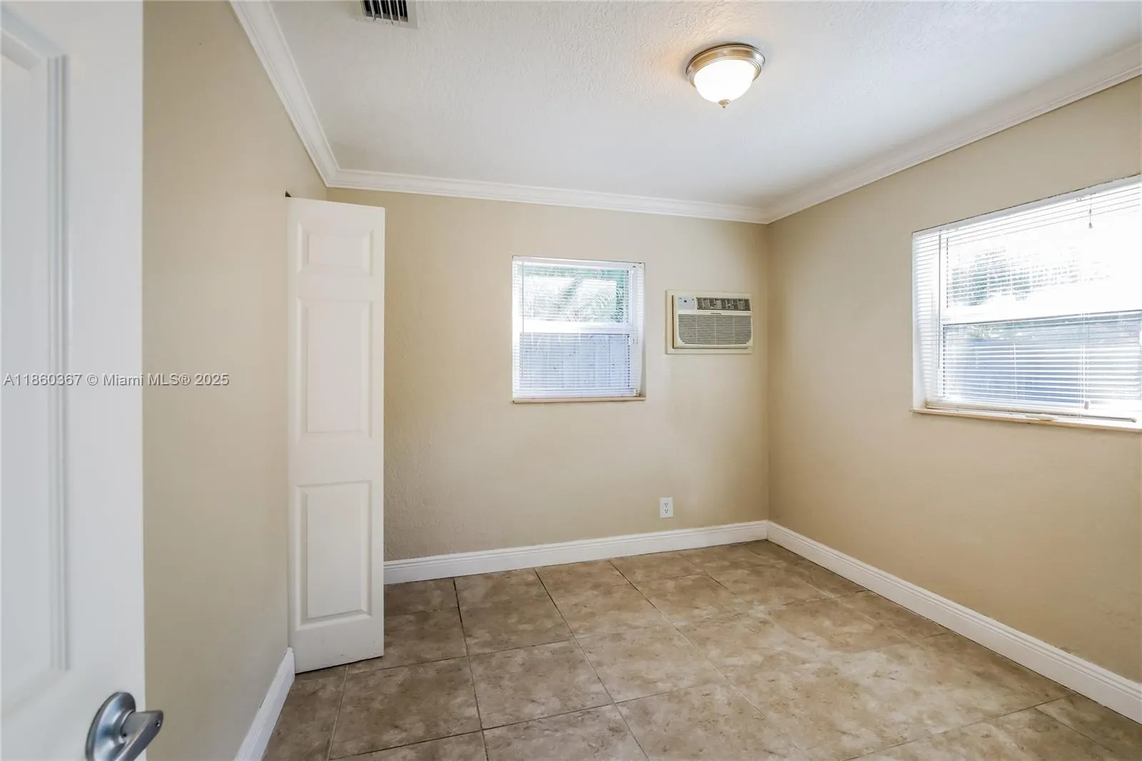 2517 NE 12th Ter