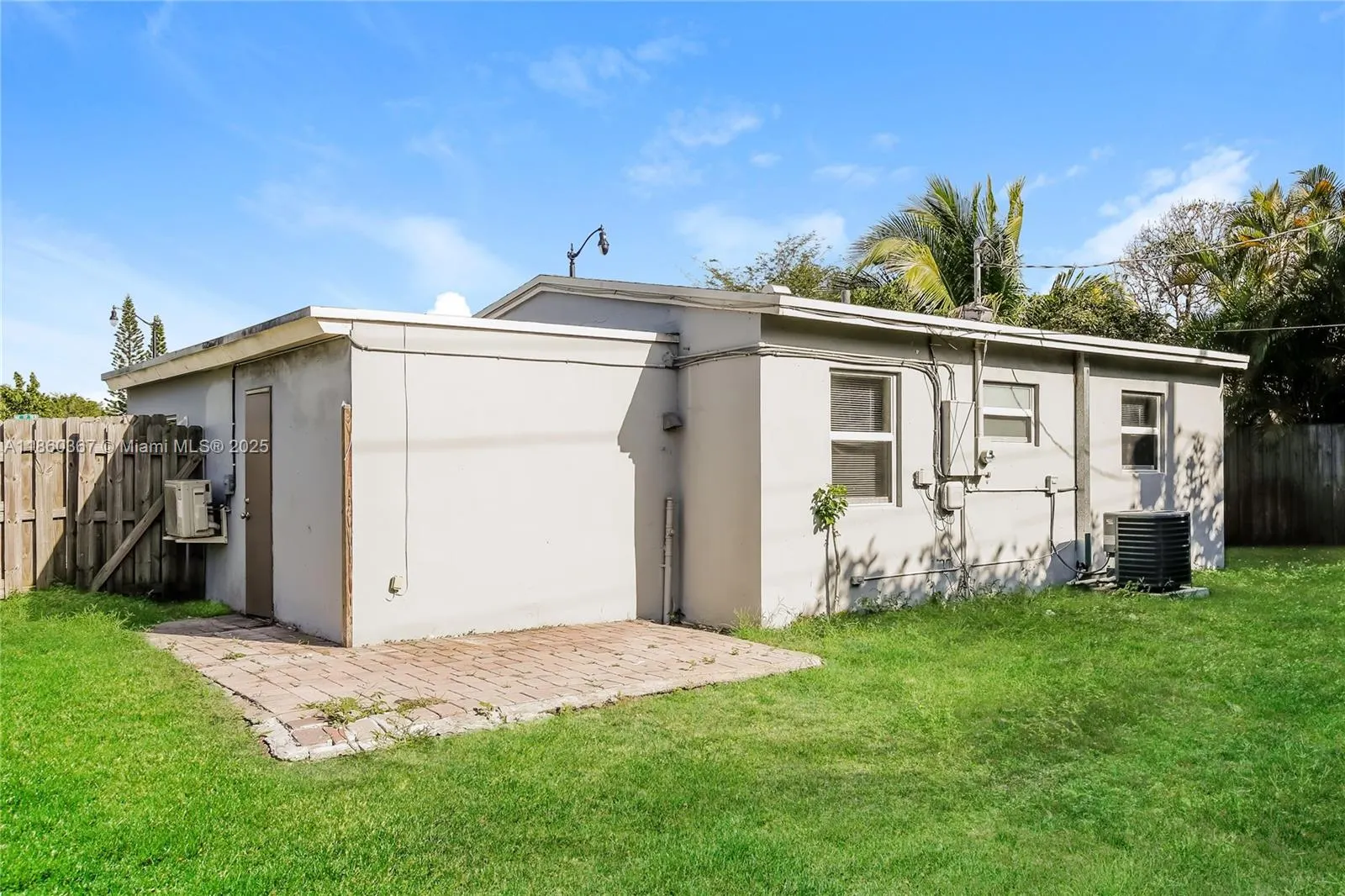 2517 NE 12th Ter